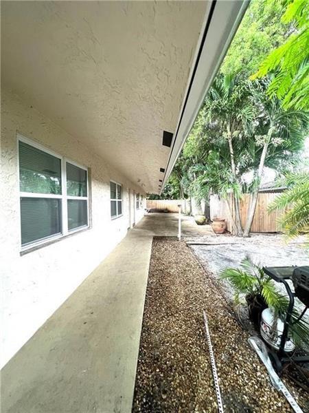 Building Photo - 800 SE 18th St