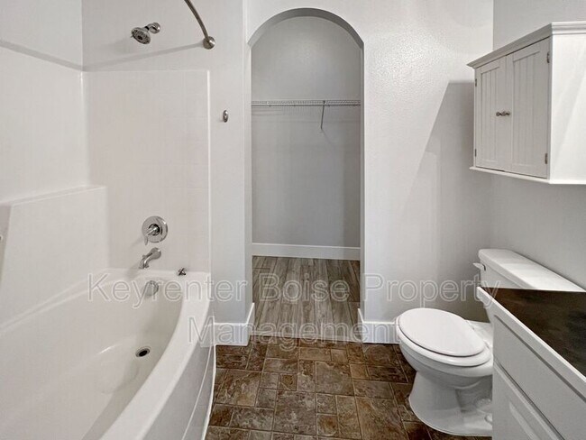 Building Photo - 1691 E Daulby St