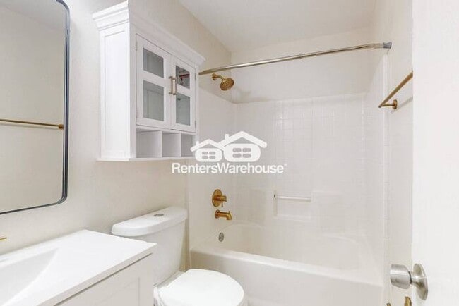 Building Photo - READY FOR MOVE-IN, 3-BEDROOM, 2-BATH HOME ...
