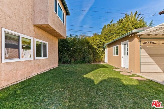 Building Photo - 10849 Arizona Ave