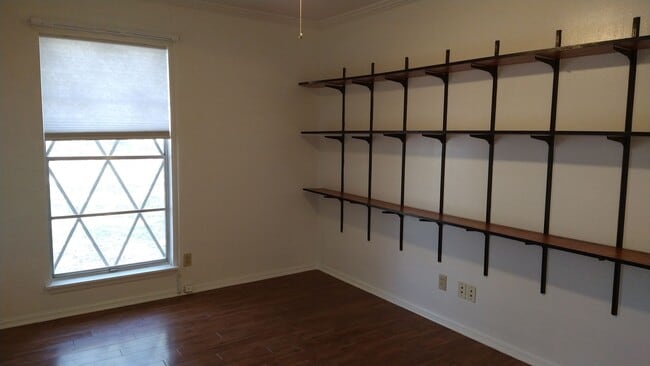 Building Photo - 7342 Shady Hollow Ln