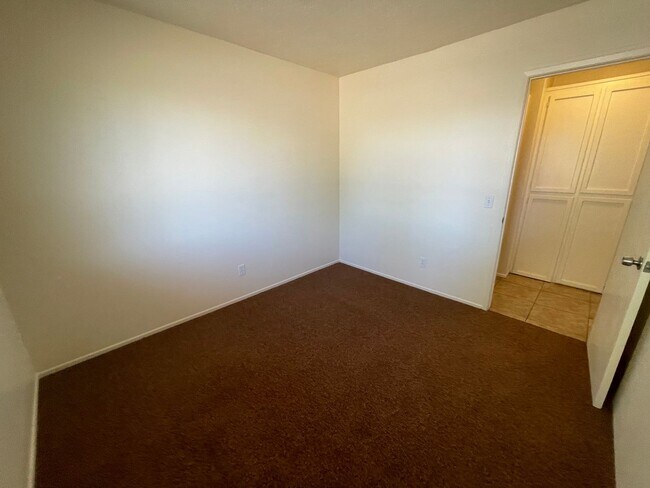 Building Photo - Hesperia-Refurbished- 3 Bedrooms, 2 Bathro...