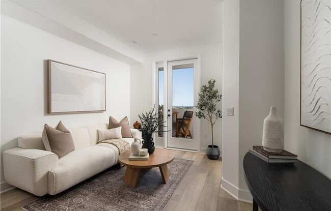 Building Photo - APARTMENT