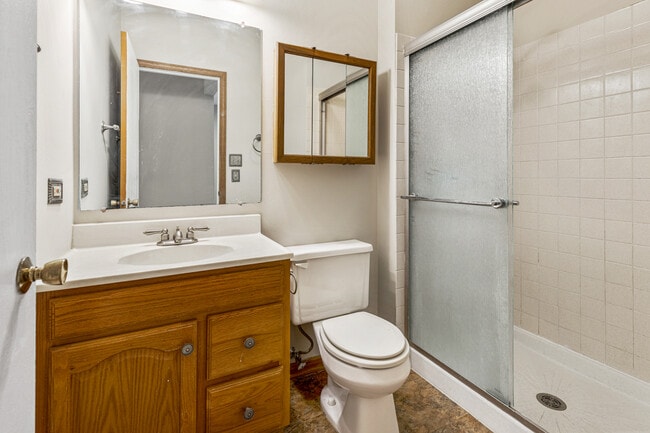 Building Photo - 1665 Commodore Ct