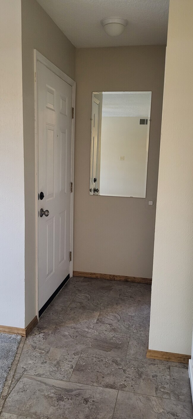 Building Photo - 505 Oppenheimer Dr