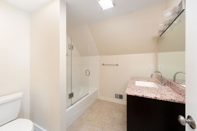 Building Photo - 148 Albion St