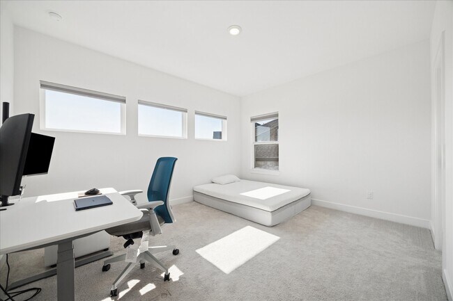 Building Photo - 9703 Violet Lndg Ln