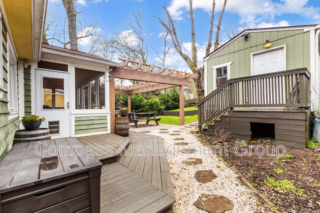 Building Photo - 625 Luttrell St