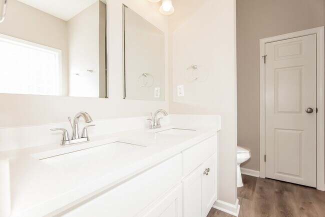 Building Photo - 64 Paxton Pl