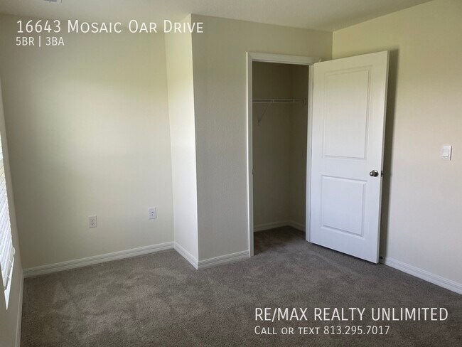 Building Photo - 16643 Mosaic Oar Dr