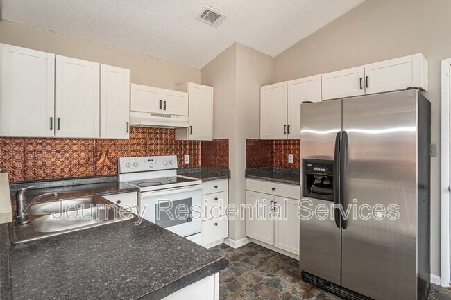 Building Photo - 1547 Bingham Dr