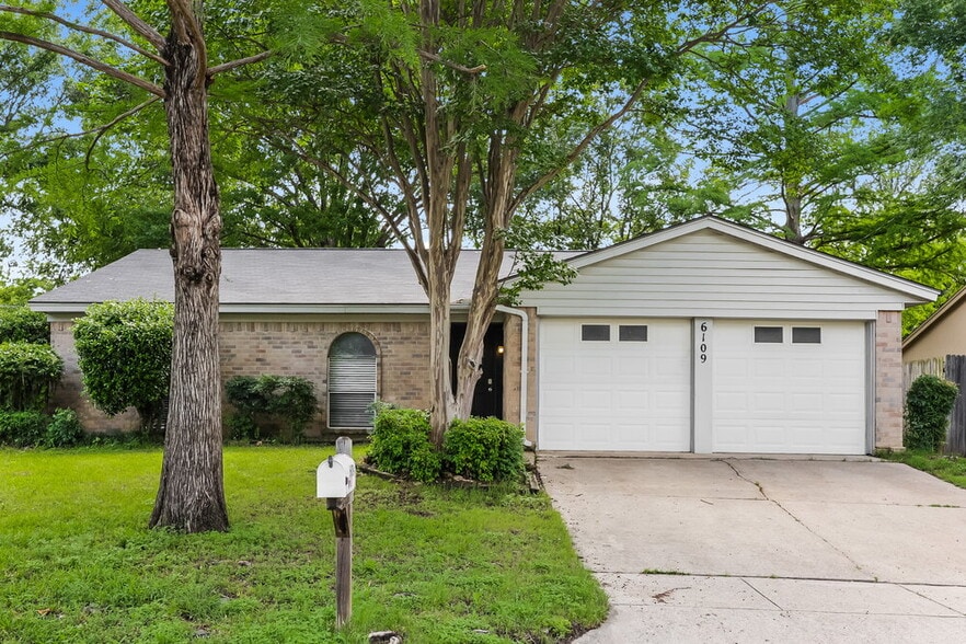 Primary Photo - 6109 Springwood Dr