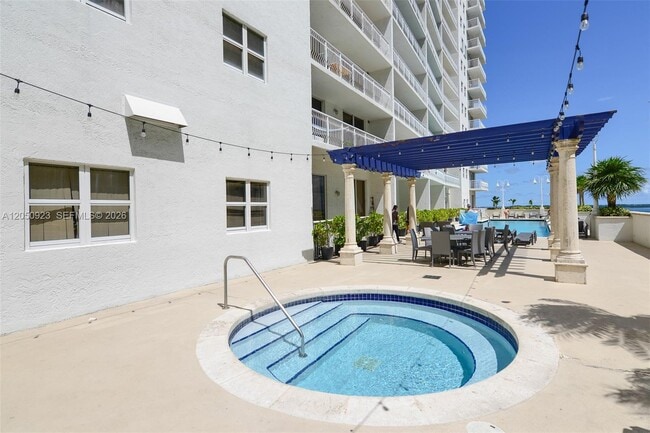 Building Photo - 1200 Brickell Bay Dr