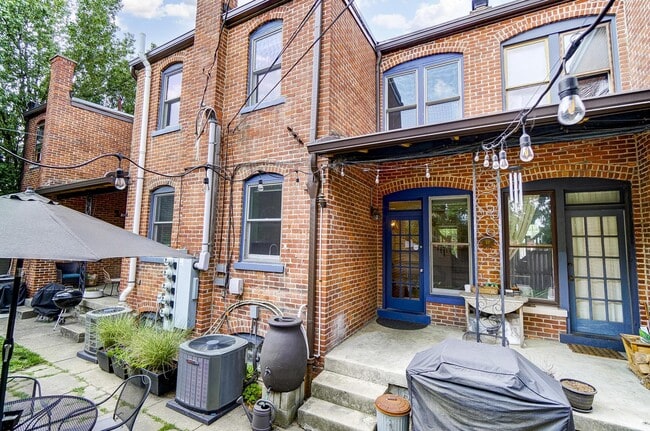 Building Photo - 19 E Deshler Ave