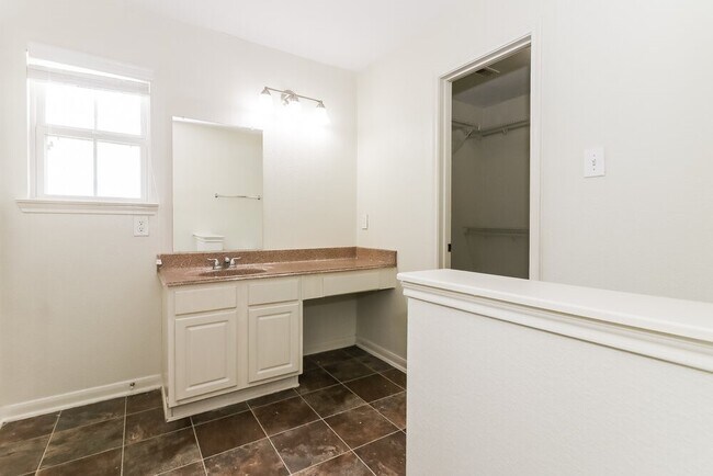 Building Photo - 2727 Skyview Grove Ct