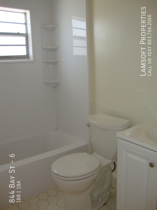 Building Photo - 844 Bay St