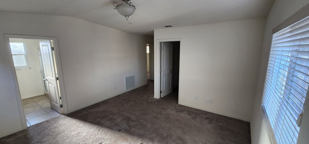 Building Photo - 162 Sweetwater Ln