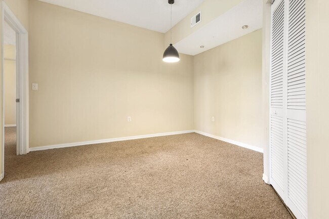 Building Photo - 5500 Bentgrass Dr