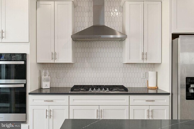 Building Photo - 1747 Riverbluff Ave