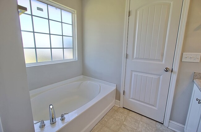 Building Photo - 771 Live Oak Church Rd