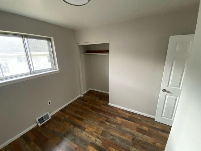 Building Photo - Renovated 3 Bed Single Family Ranch Home o...