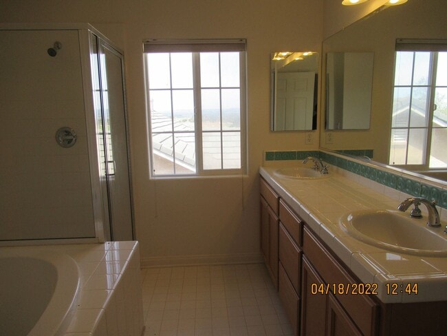 Building Photo - Crown Pointe Four Bedroom Home