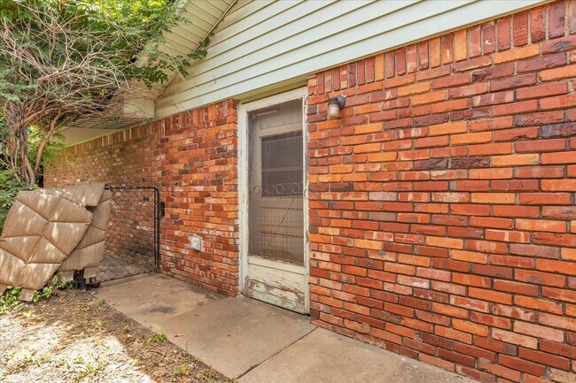 Building Photo - 2037 NW 47th St