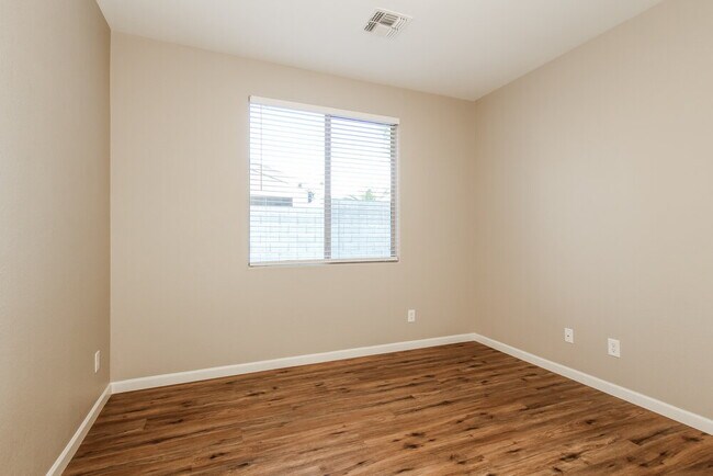 Building Photo - 14338 W Crocus Dr