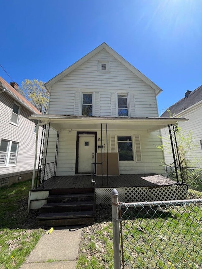 Primary Photo - 3 Bedroom 1 Bathroom Home Rent Ready