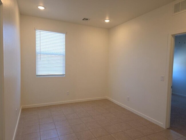 Building Photo - 18085 W Elm St