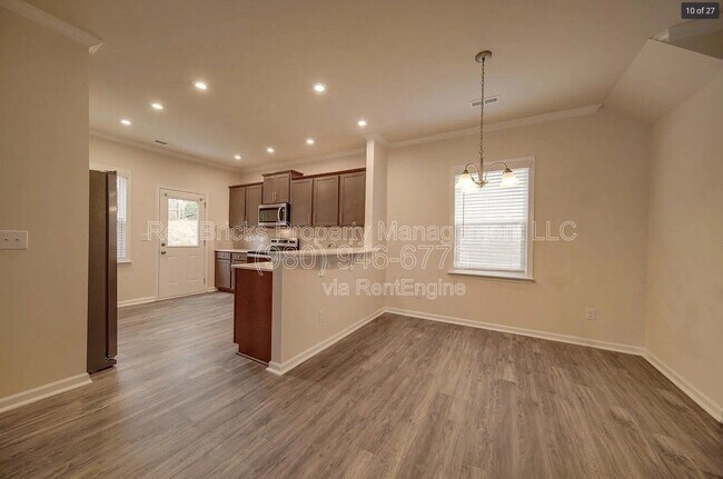 Building Photo - 7015 Thornrose Dr