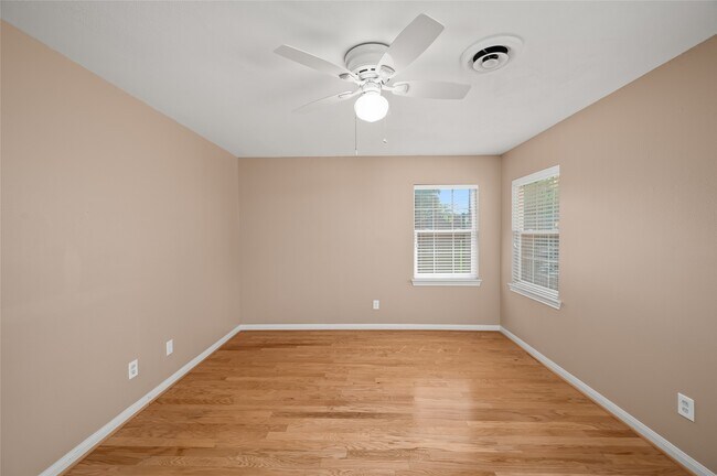 Building Photo - 3725 Murworth Dr
