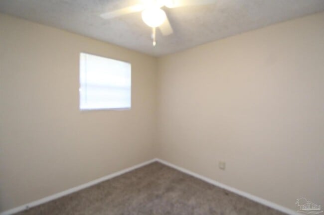 Building Photo - 5 Edgewood Cir