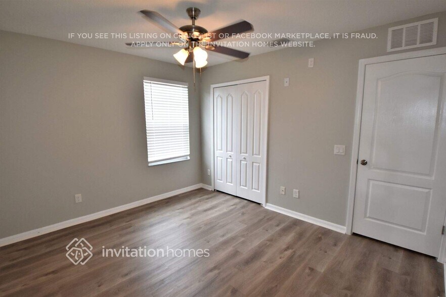 Building Photo - 5905 Lilac Lake Dr