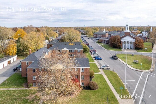Building Photo - 304 Highland Pkwy