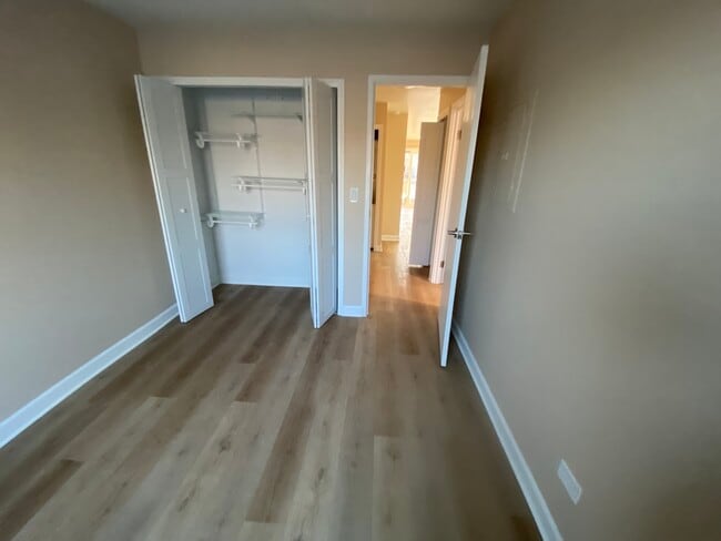 Building Photo - 17 Parkside Ct