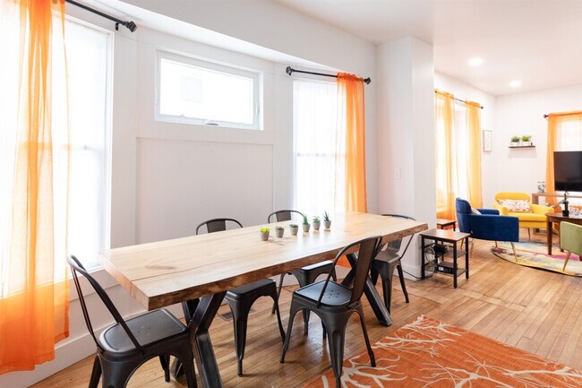 Building Photo - 10628 Lee Ave