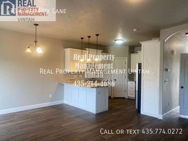 Building Photo - 431 E Red Fox Ln