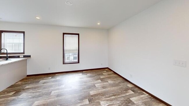 Building Photo - 164 Northwest Dr