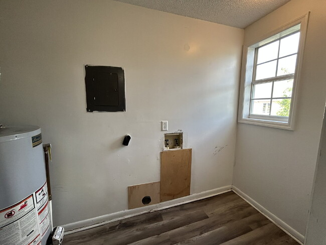 Building Photo - Apartment for Rent