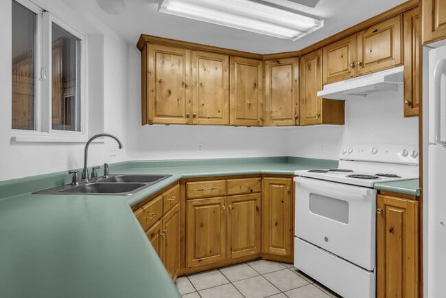 Building Photo - Main Street Kamas Condo