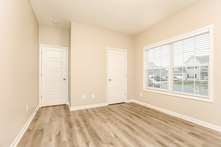 Building Photo - 708 Mitscher Dr