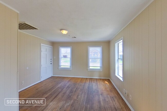 Building Photo - LIMITED TIME: $750 off second month’s rent...