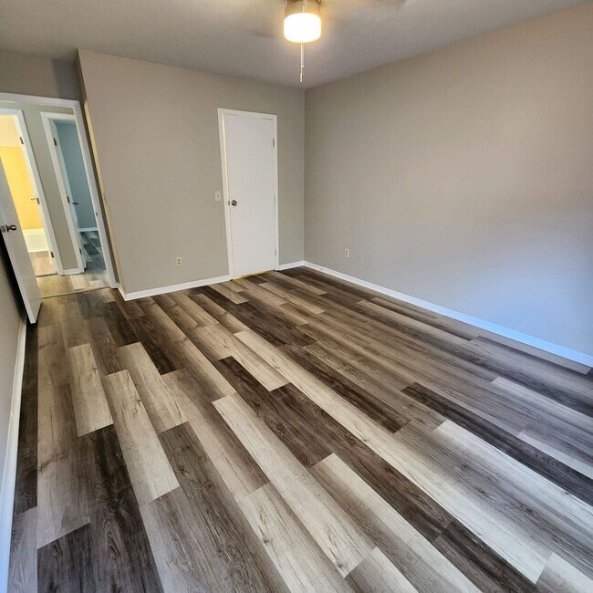 Building Photo - NEW PRICE! NEW UPDATES, YOU CANNOT BEAT THIS ONE!