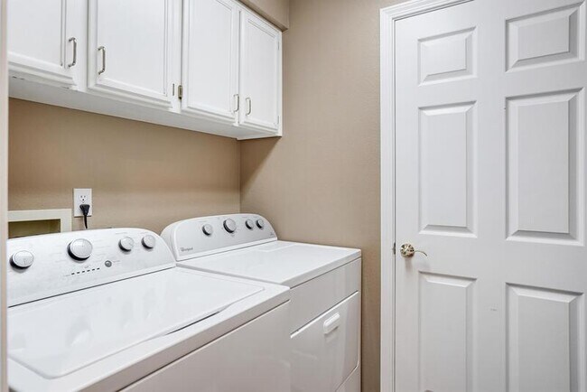 Building Photo - 1075 Mildred Ln SE