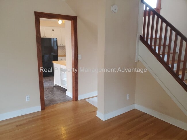 Building Photo - Craftsman Style, Modern Amenities Steps fr...