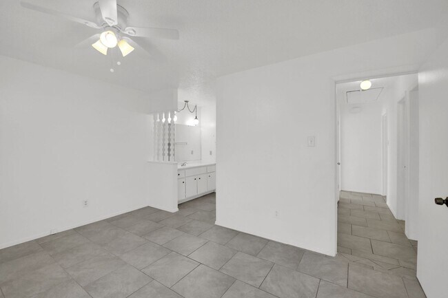Building Photo - Beautiful fireplace, Large back yard, Wash...