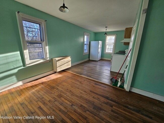 Building Photo - 8 Freehold Mills Dr