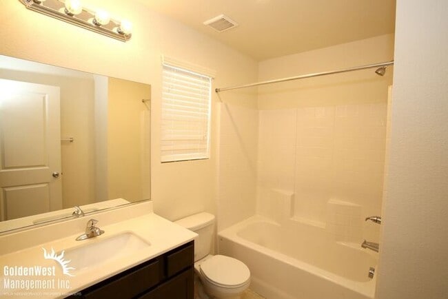 Building Photo - Modern 3Bdm 2.5Ba Two-Story Home in the Heart of Las Vegas
