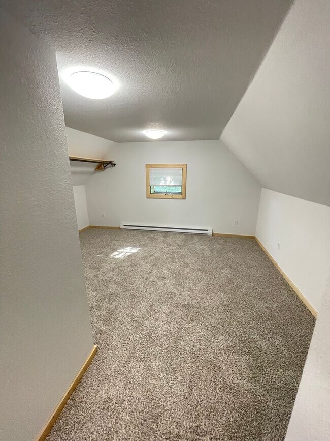 Building Photo - 2315 Oakes Ave